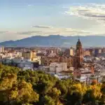 Var ska man bo i Malaga? De 3 bästa områdena + semesterorter i närheten ☀️