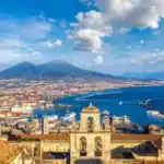 Var ska man bo i Neapel? 4 bästa områden och hotell (+ områden att undvika) 🇮🇹