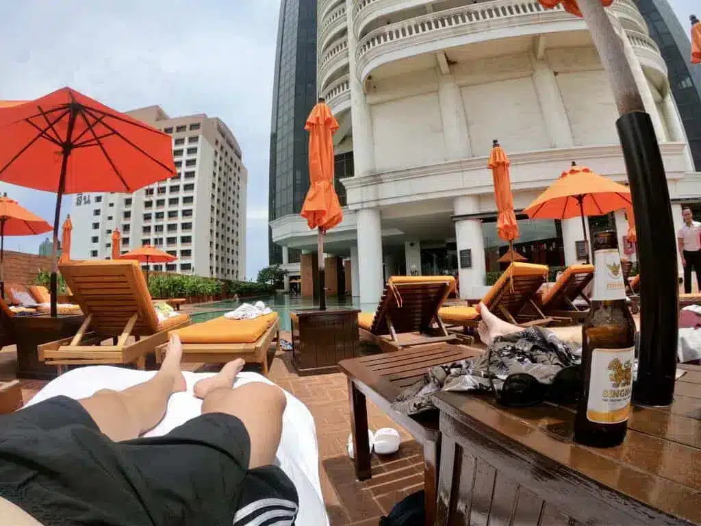 poolen vid lebua
