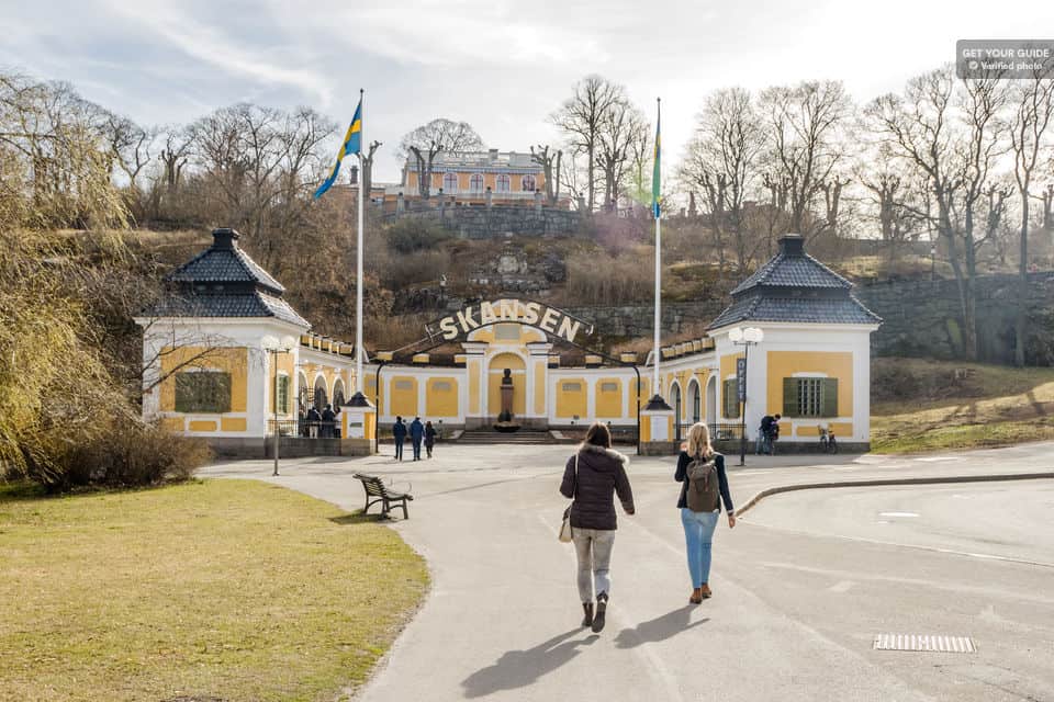 Historisk byggnad på friluftsmuseet Skansen i Stockholm