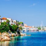 Var ska man bo på Skiathos? De 5 bästa områdena & bra hotell 🇬🇷