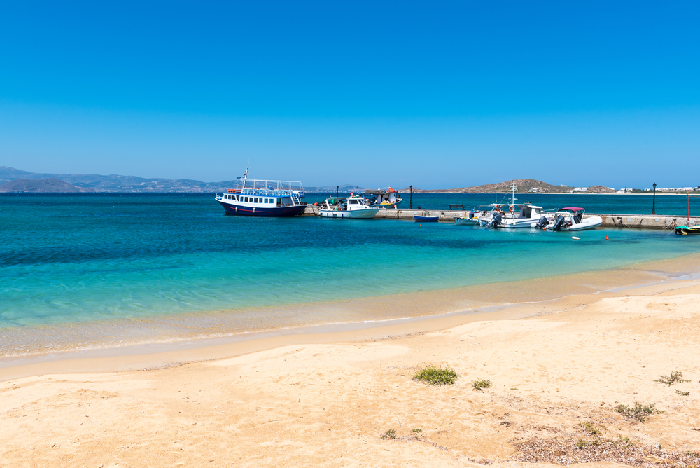 Den lilla hamnen i Agia Anna på Naxos