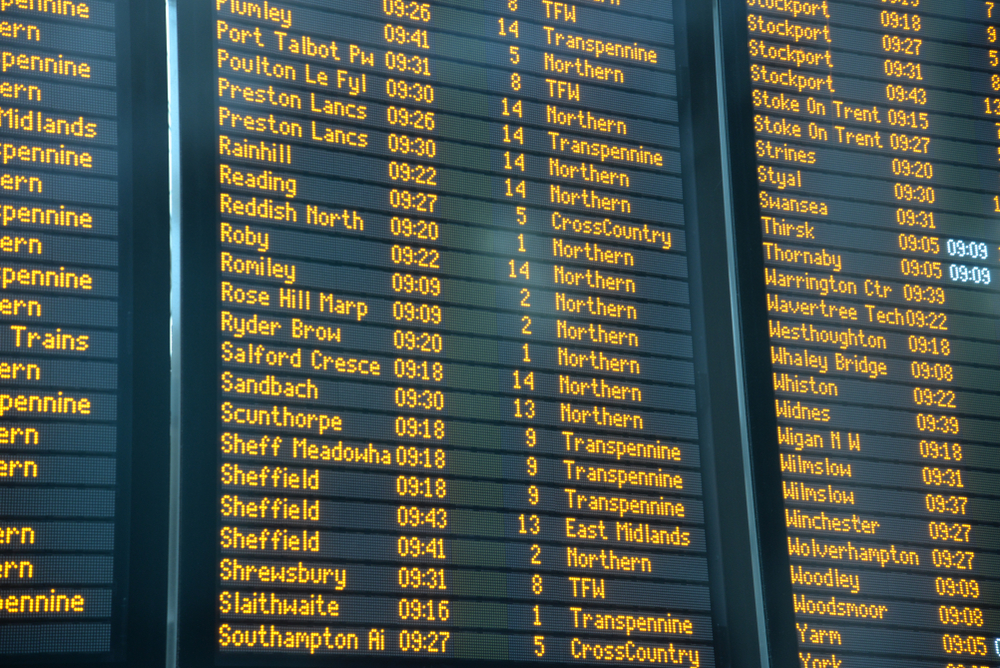 Avgångstavlan på Manchester Piccadilly Station