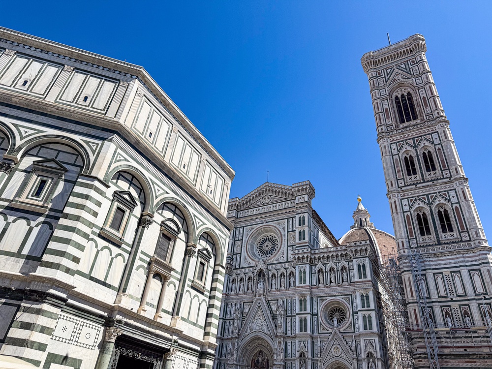 Baptisteriet San Giovanni, katedralens fasad och Giottos klocktorn i Florens
