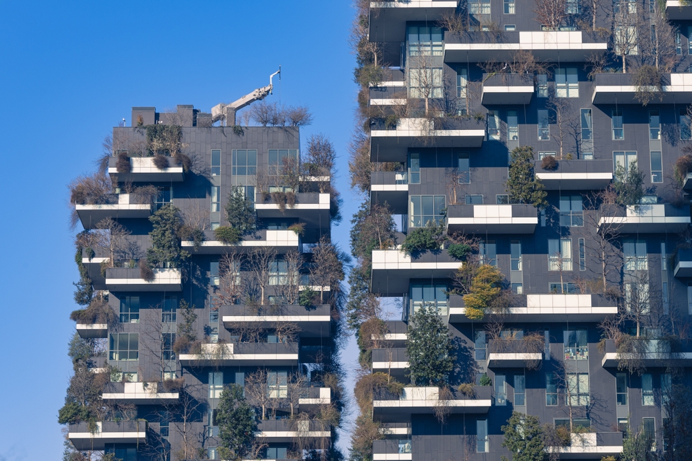 De två grönskande bostadstornen Bosco Verticale i Milano