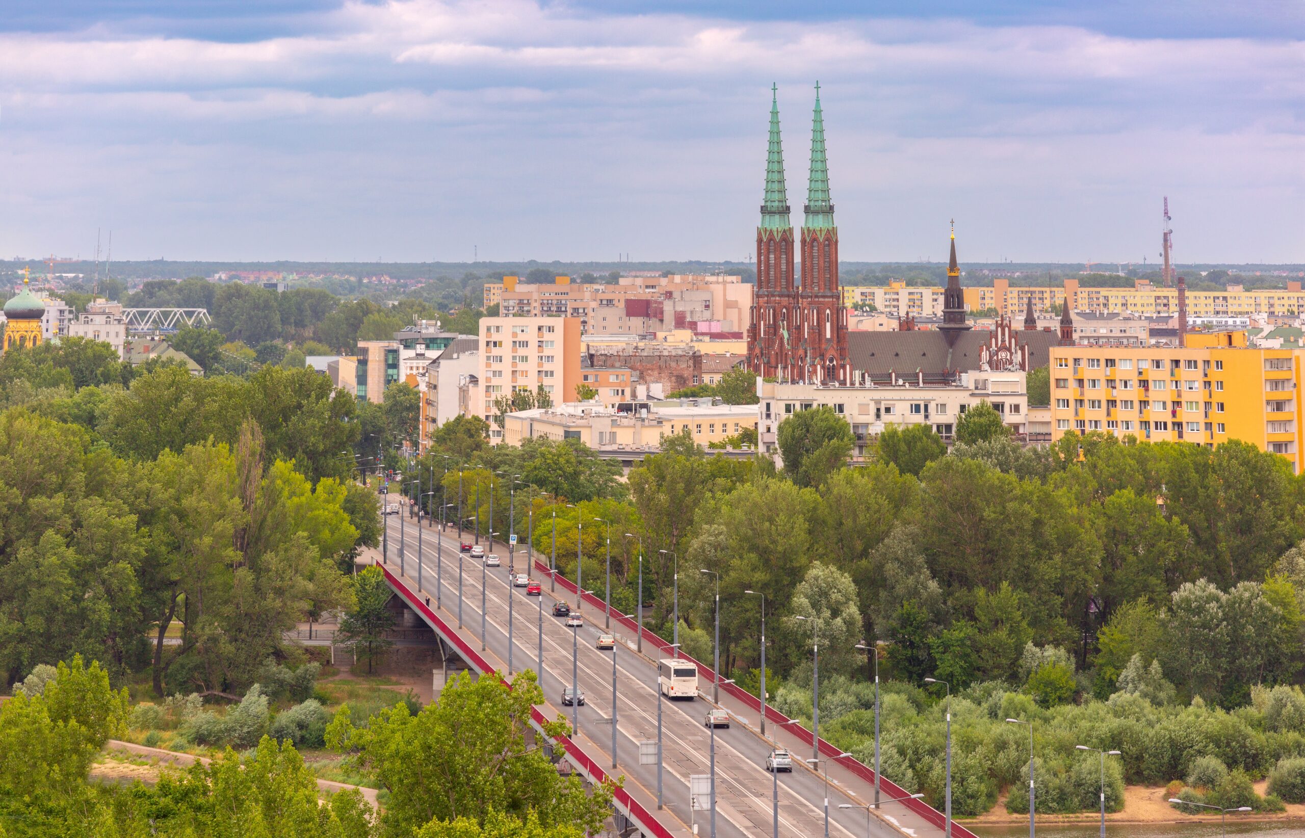 Bro mot Praga i Warszawa med Sankt Mikaels och Sankt Florians katedral