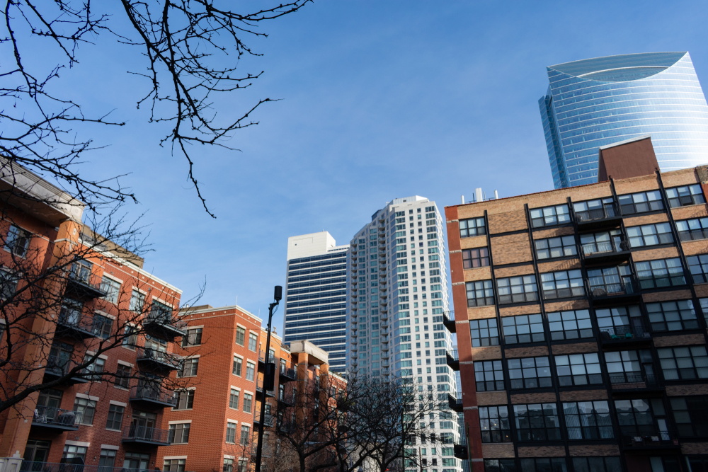 Byggnader och moderna höghus i West Loop i Chicago