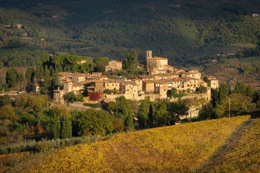 Byn Montefioralle och vingårdarna vid Greve in Chianti