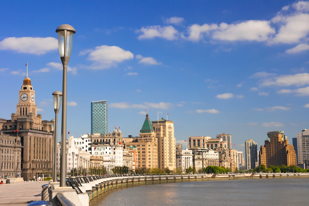 De historiska byggnaderna längs The Bund i Shanghai