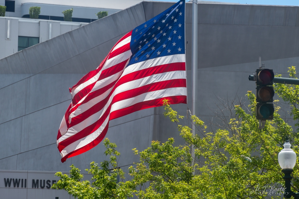 Den amerikanska flaggan vid National WWII Museum i Warehouse District i New Orleans