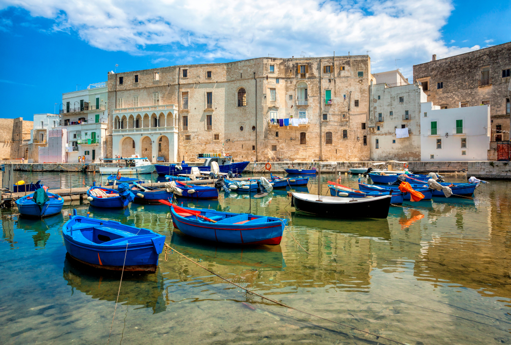 Den gamla hamnen i Monopoli i Apulien