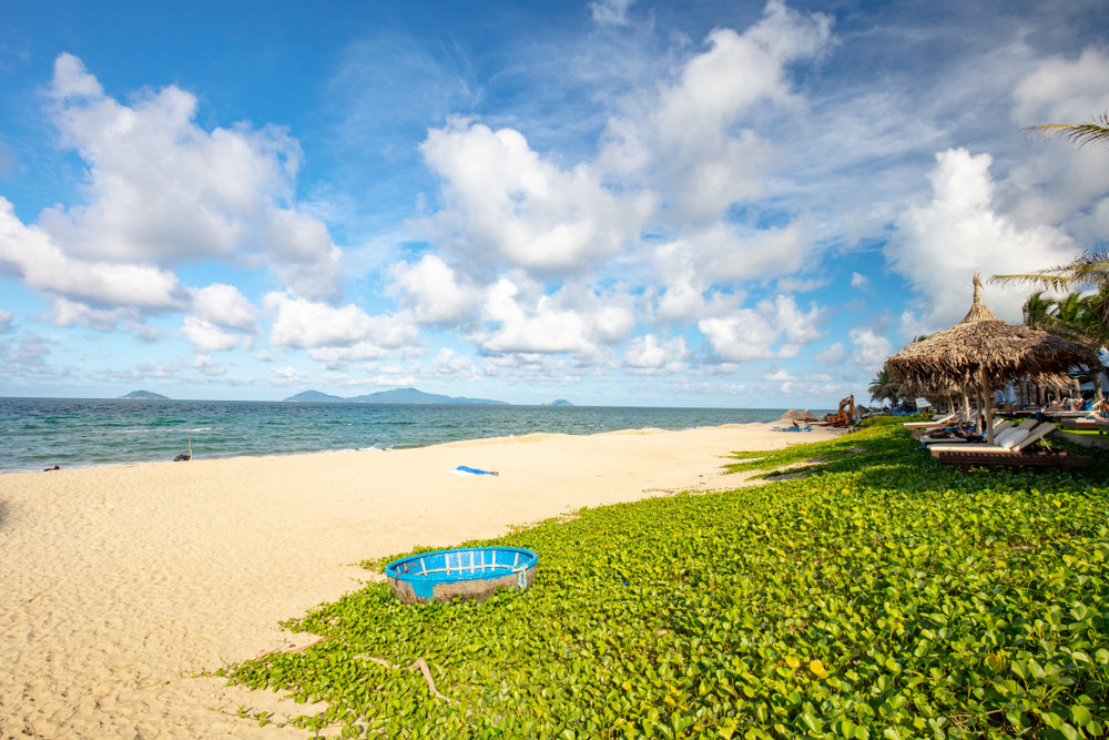 Den populära delen av An Bang Beach vid Hoi An