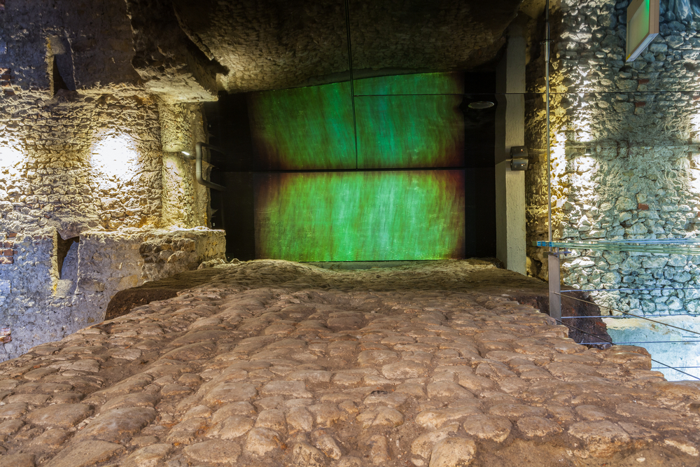 Den underjordiska utställningen Rynek Underground under torget i Krakow