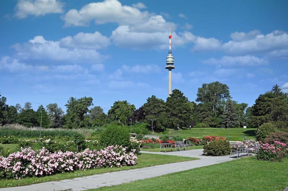 Donauturm i Donaupark i Wien
