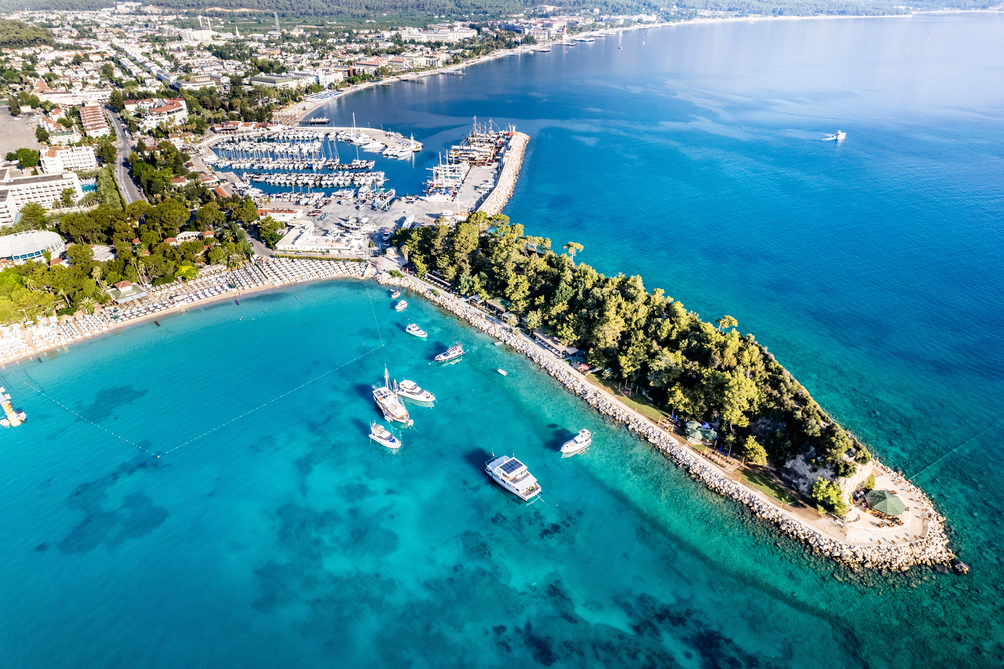 Flygfoto över hamnen i Kemer