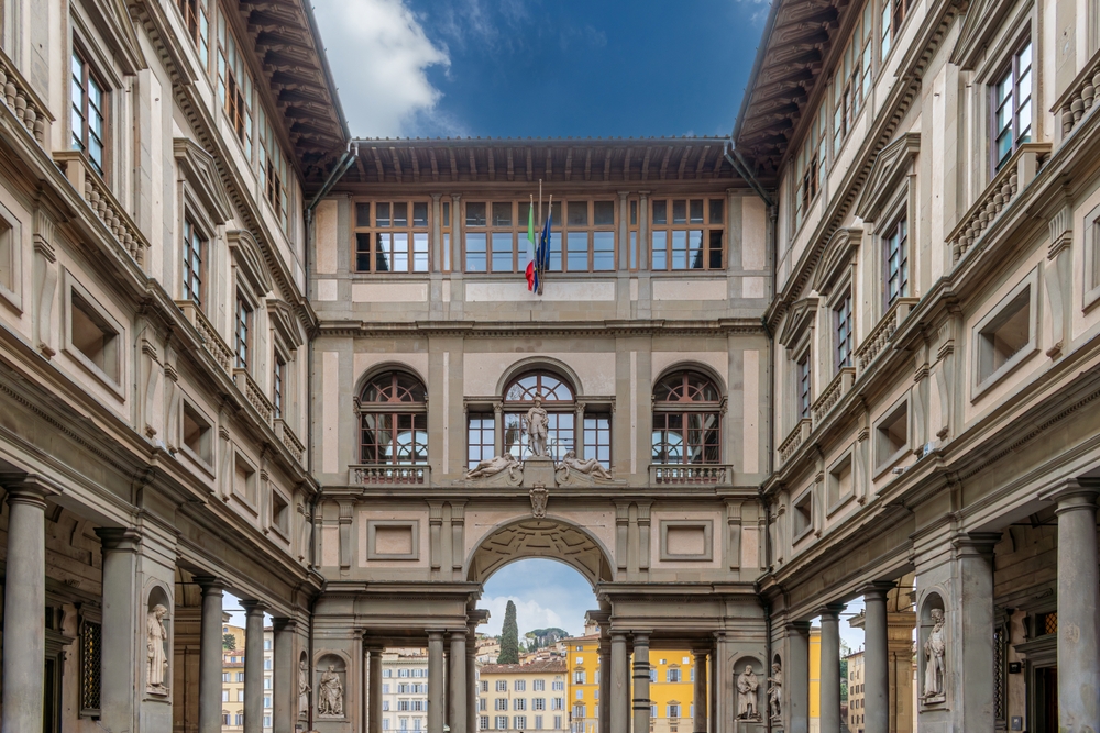 Gården med arkader vid Uffizigalleriet i Florens