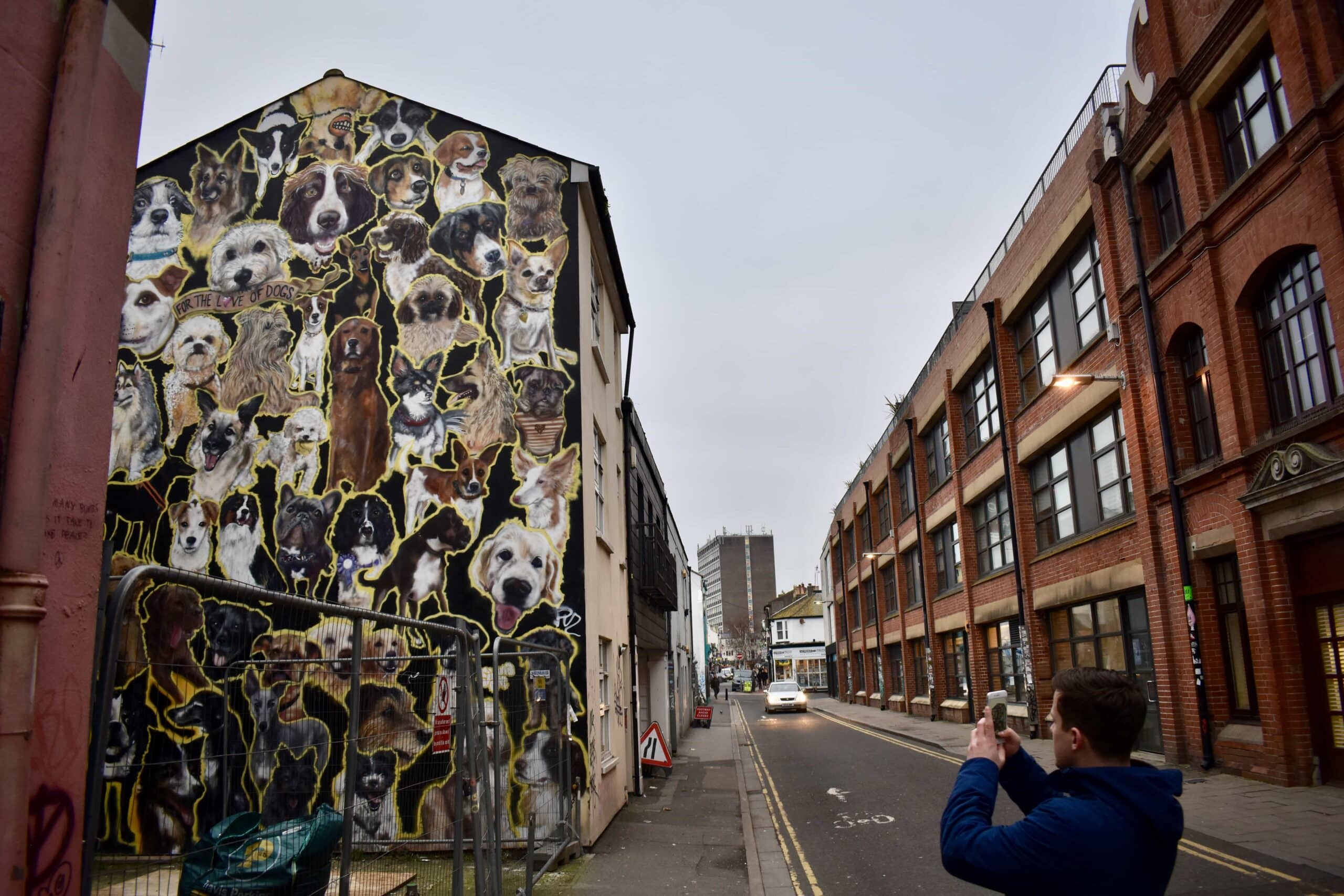 Gata med butiker och kaféer i North Laine i Brighton