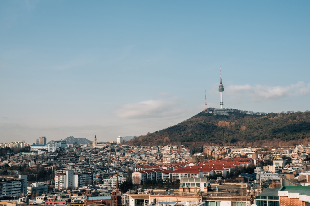 Utsikt över Itaewon med N Seoul Tower i bakgrunden