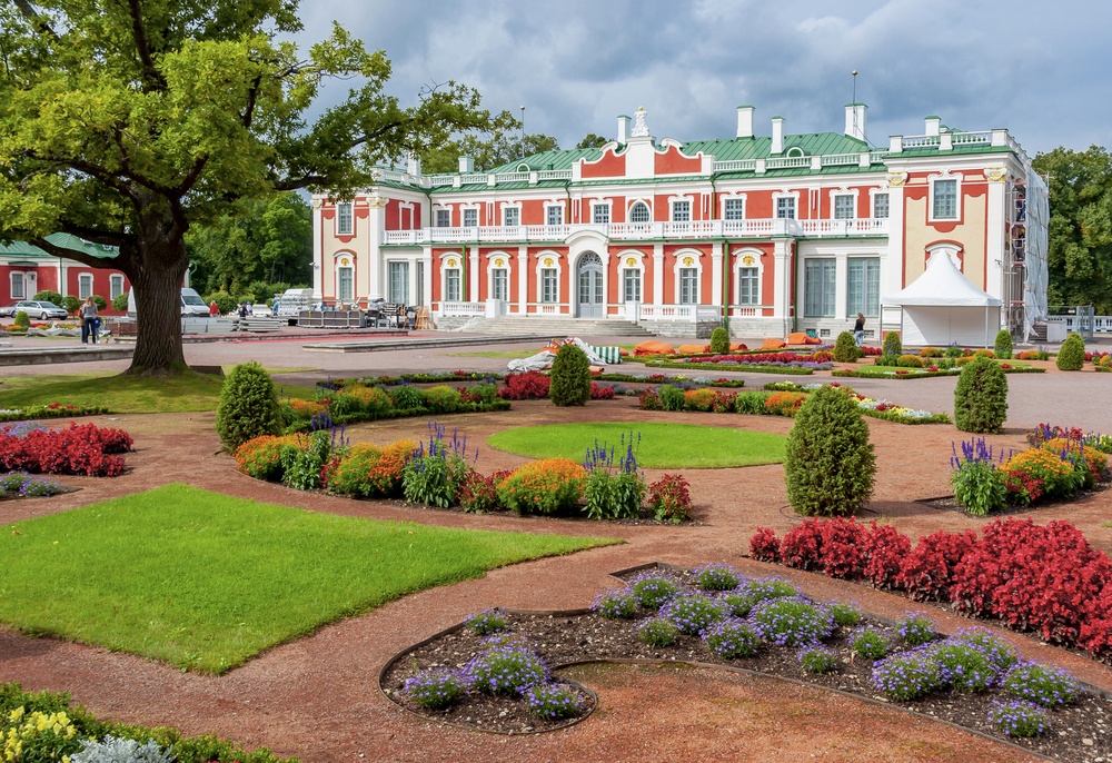 Kadriorgs slott och slottsträdgården i Tallinn
