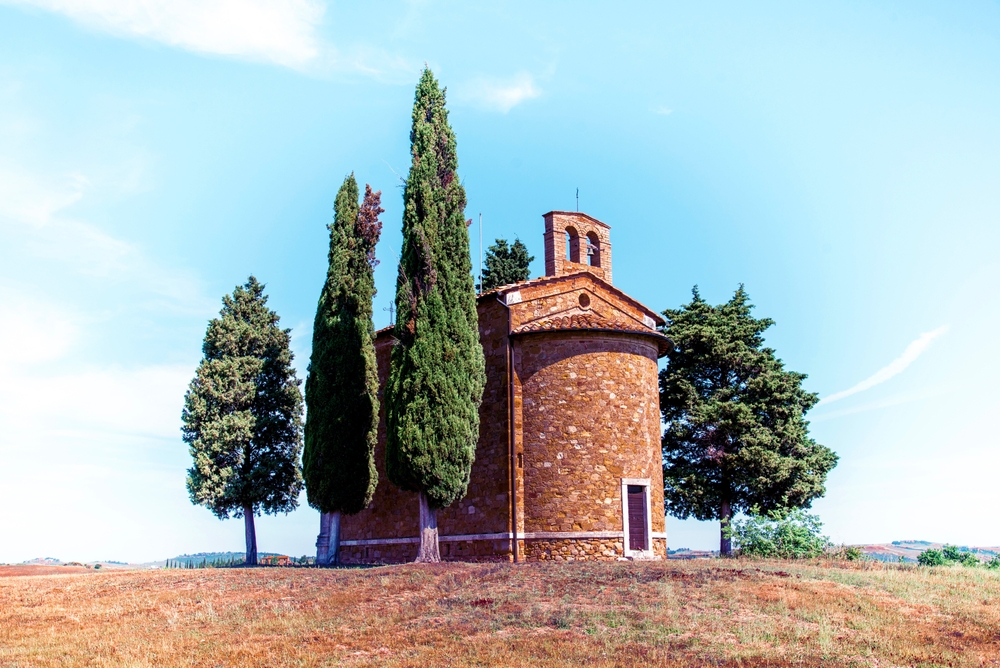 Kapellet Madonna di Vitaleta i landskapet i Val d'Orcia