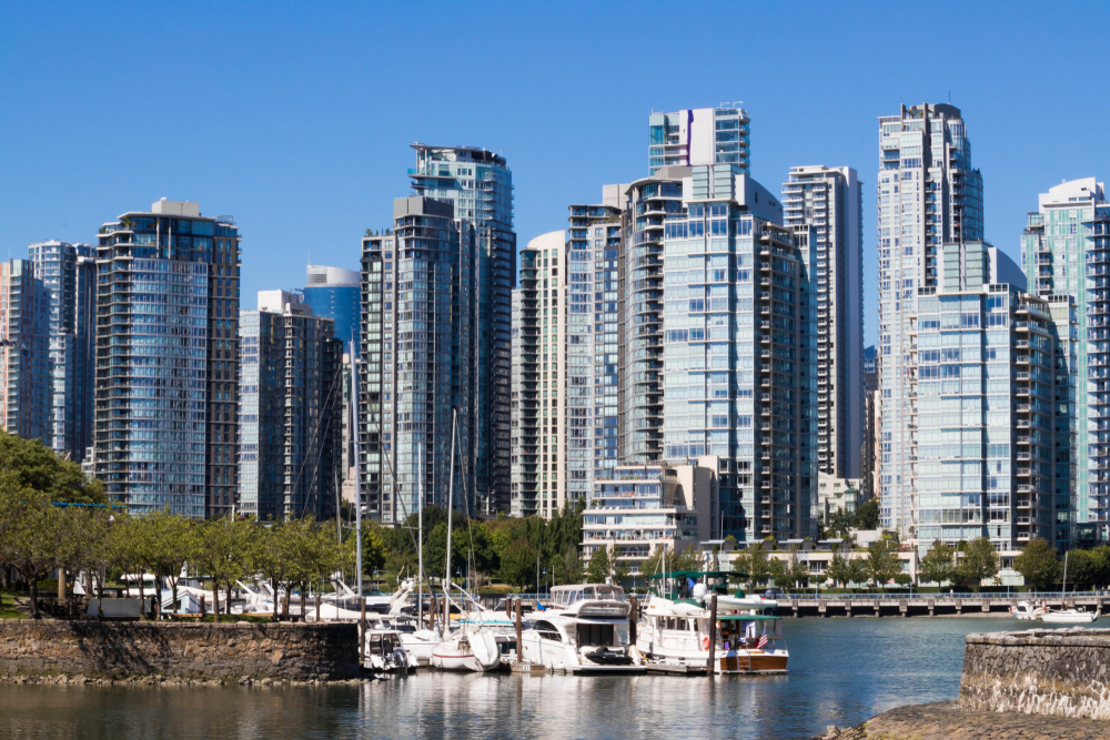 Marinan i Yaletown sedd från seawall i Vancouver