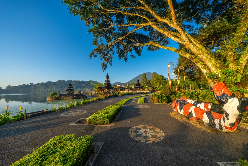 Pura Ulun Danu Beratan vid Bedugul på morgonen