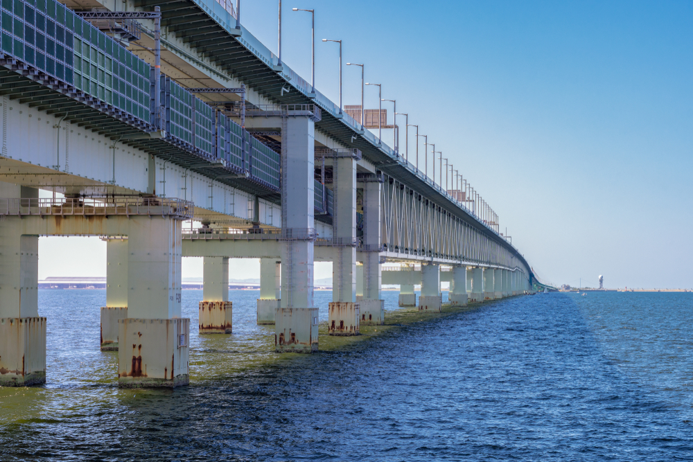 Bron Sky Gate Bridge mellan fastlandet och Kansai International Airport