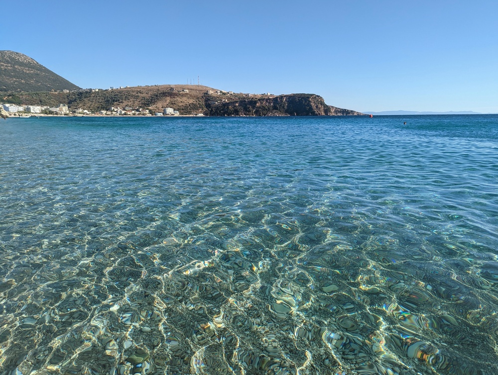 Stranden i Himarë på Albanska rivieran