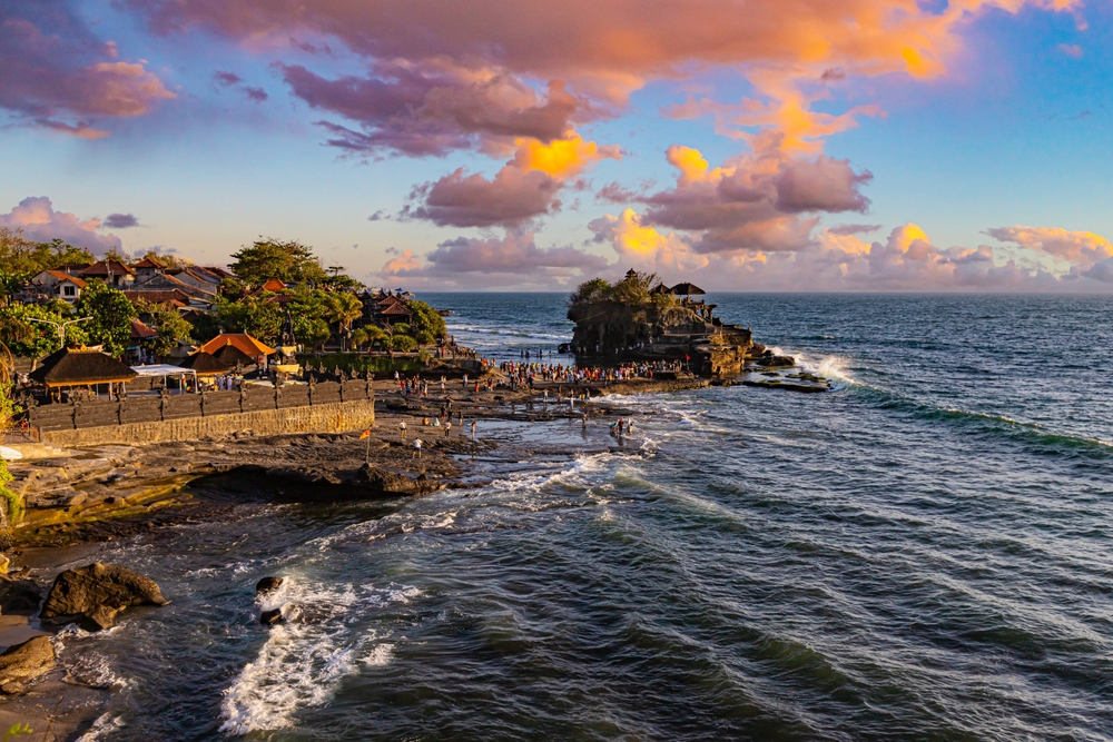 Tanah Lot-templet på Bali vid solnedgång