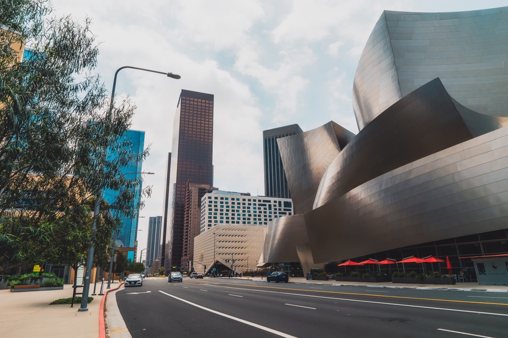 The Broad och Walt Disney Concert Hall på Grand Avenue i Downtown Los Angeles