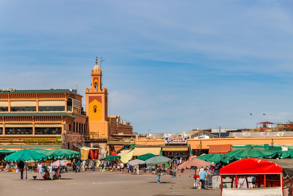 Torget Jemaa el-Fna i medinan i Marrakech