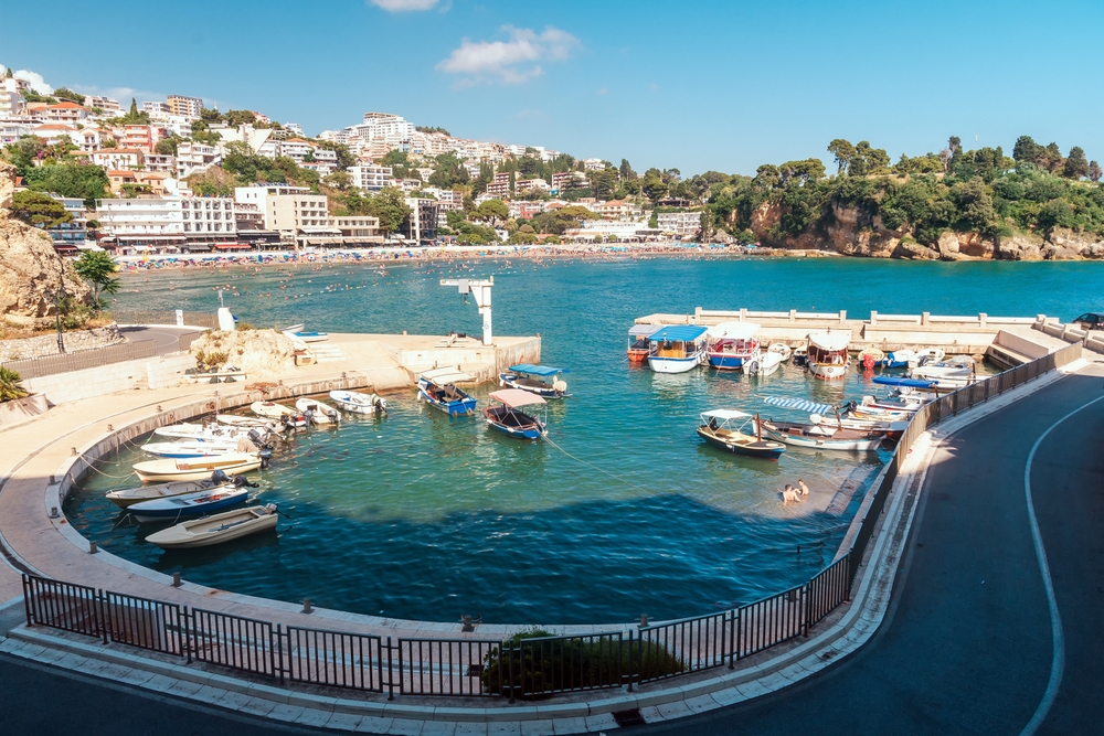 Old Town och stranden i Ulcinj
