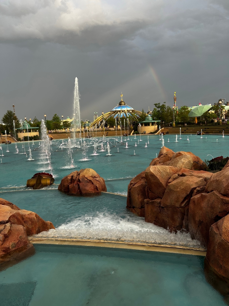 Universal Epic Universe i Orlando efter en regnig dag