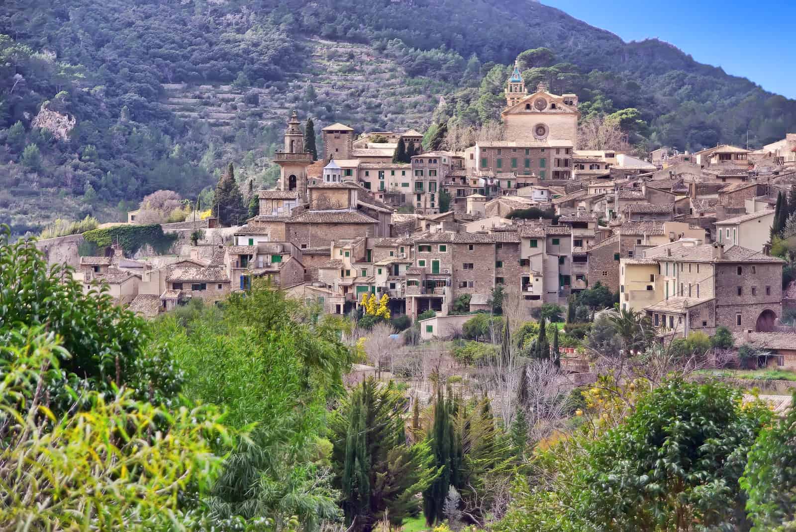 Valldemossa i Serra de Tramuntana på Mallorca
