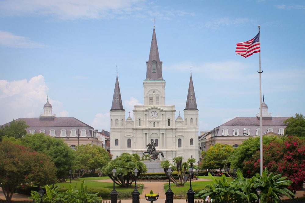 St. Louis Cathedral och Jackson Square i French Quarter i New Orleans