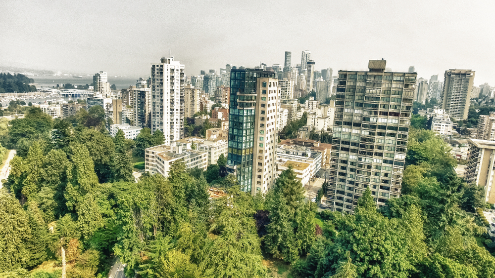 Vancouvers stadssiluett sedd från luften över Stanley Park