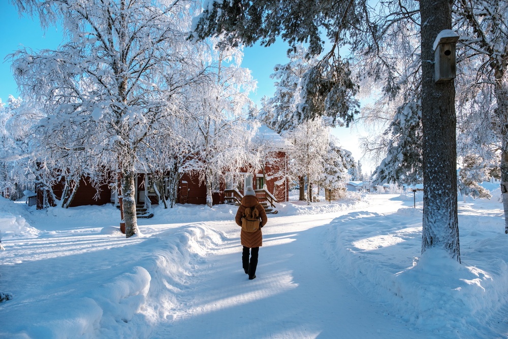 Snö över byn Äkäslompolo i Ylläs, Lappland