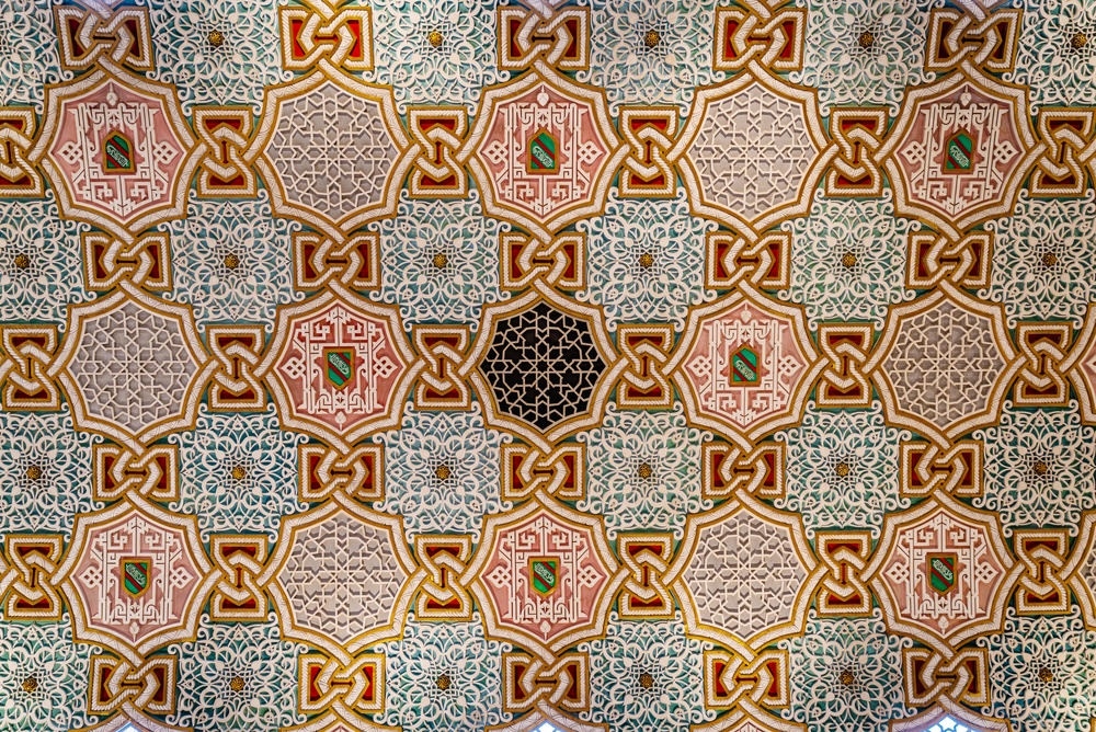 Den utsmyckade arabiska salen Salão Árabe i Palácio da Bolsa i Porto