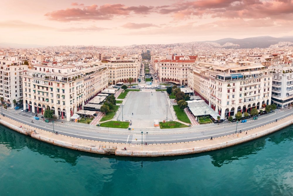 Aristotelous-torget i Thessaloniki ner mot havet