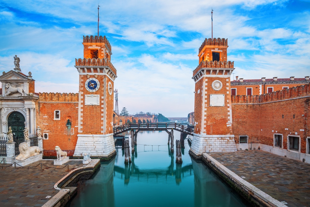 Ingången till Arsenale i Castello i Venedig på morgonen
