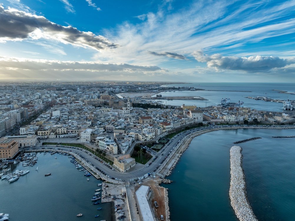Bari Vecchia med Basilica di San Nicola i Apulien
