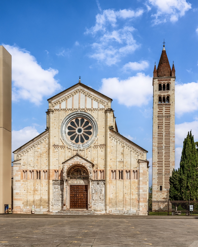 Fasaden på Basilica di San Zeno i stadsdelen San Zeno i Verona