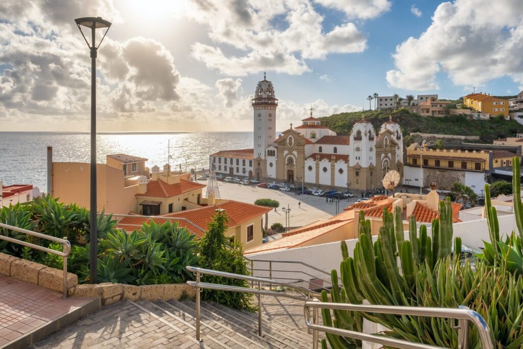 Basilikan och Plaza de la Patrona i Candelaria