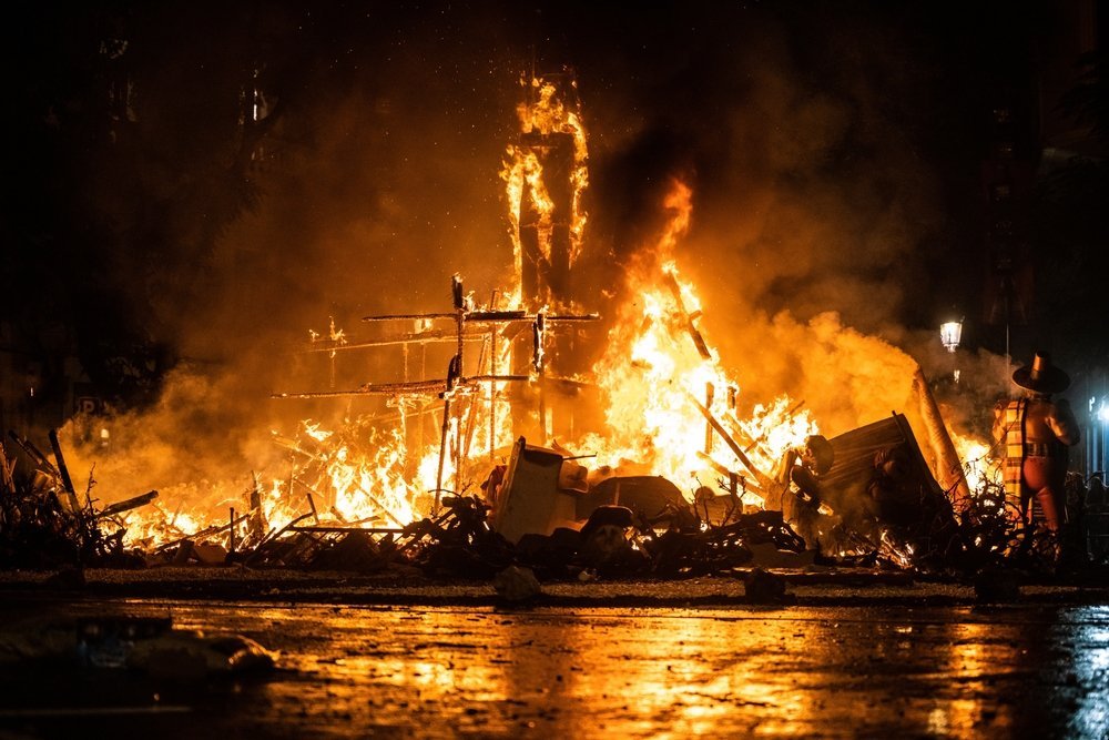 Brännandet av fallas-figurer i Valencia