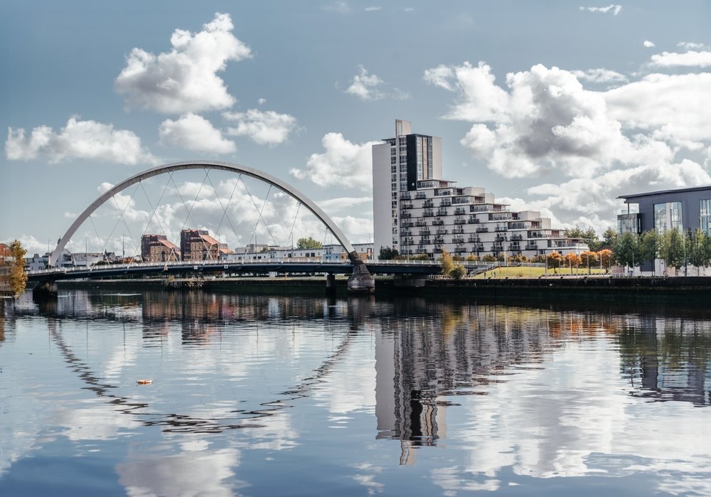 Bron Clyde Arc över floden Clyde vid Finnieston i Glasgow