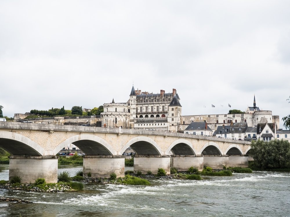 Château d'Amboise på klippan ovanför floden Loire i Loiredalen
