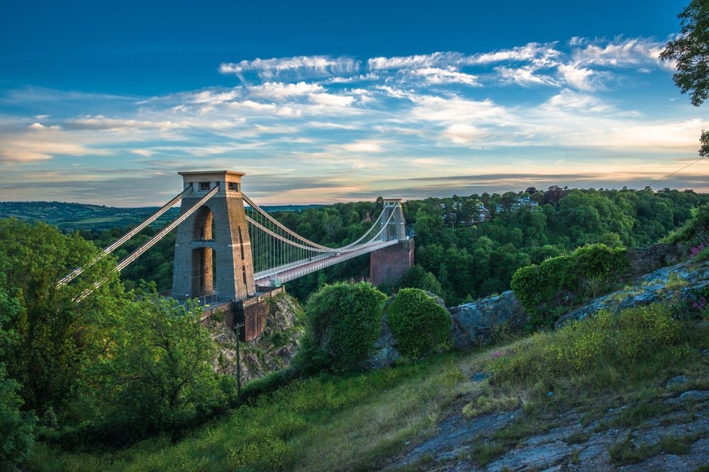 Clifton Suspension Bridge över Avonravinen vid Clifton Village i Bristol