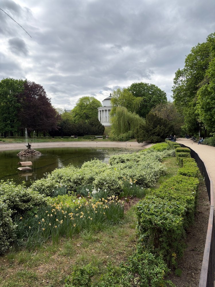 Dammen och vattentornet i Sachsiska trädgården i Warszawa
