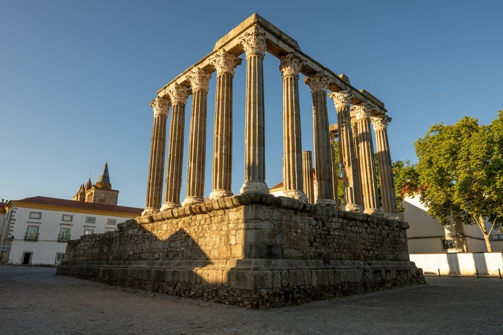Det romerska templet Templo de Diana mitt i Évora