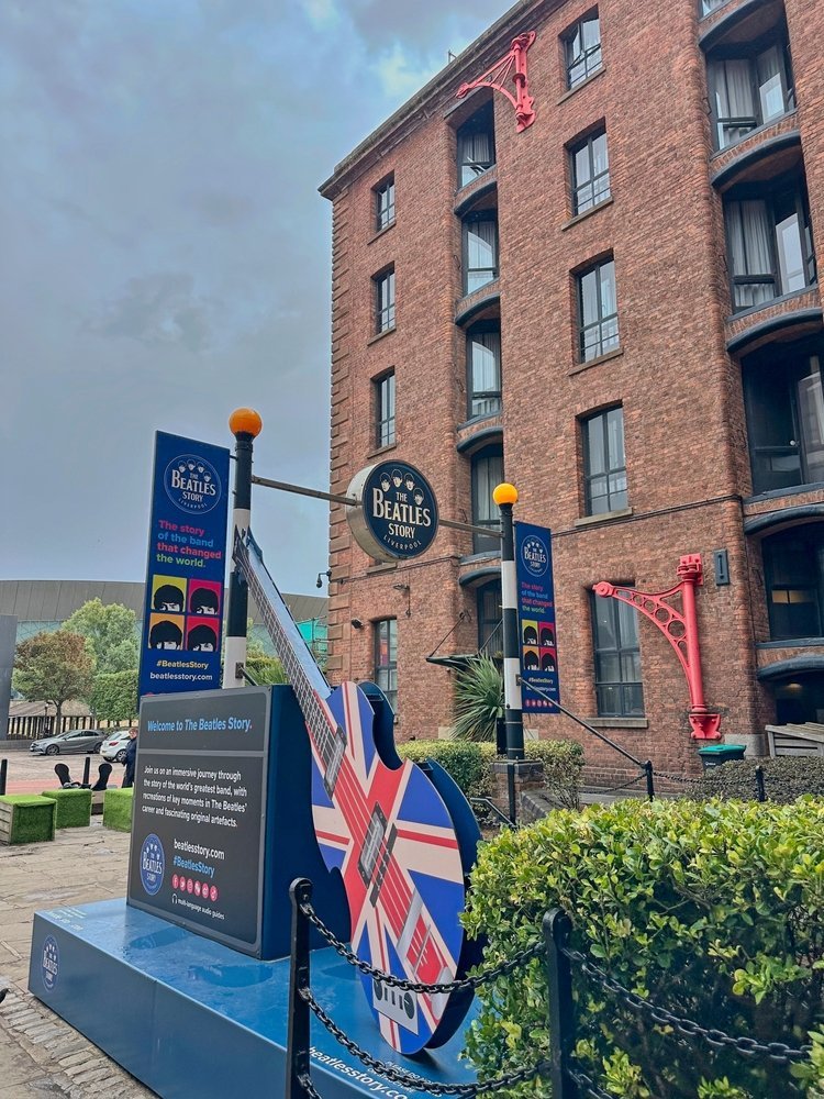 Entrén till museet The Beatles Story vid Royal Albert Dock i Liverpool